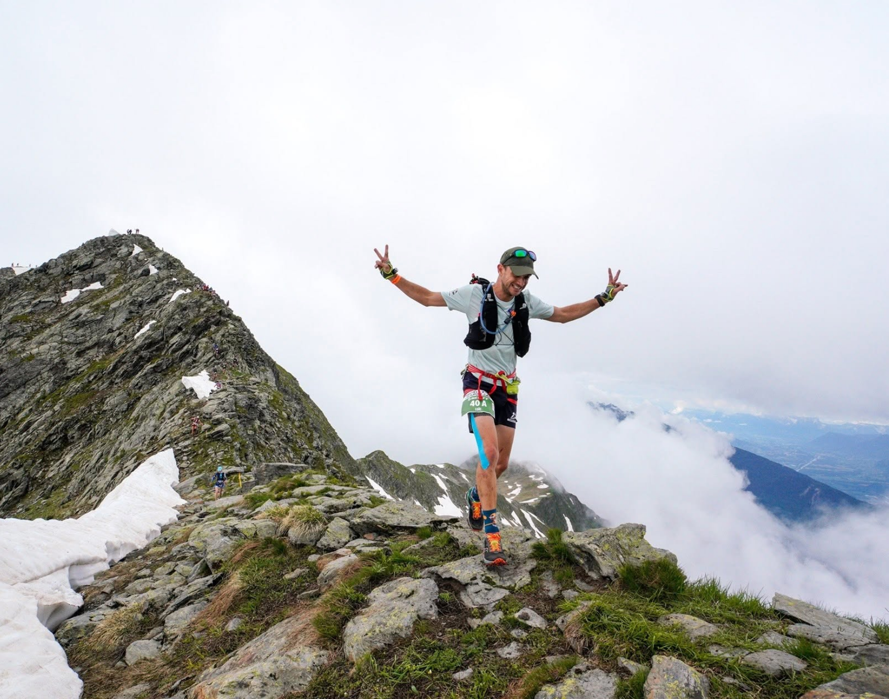 Loïc Rolland Cosnier en trail sur une crête de montagne